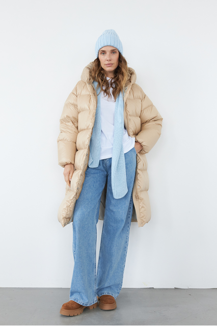 пуховик золотого цвета 