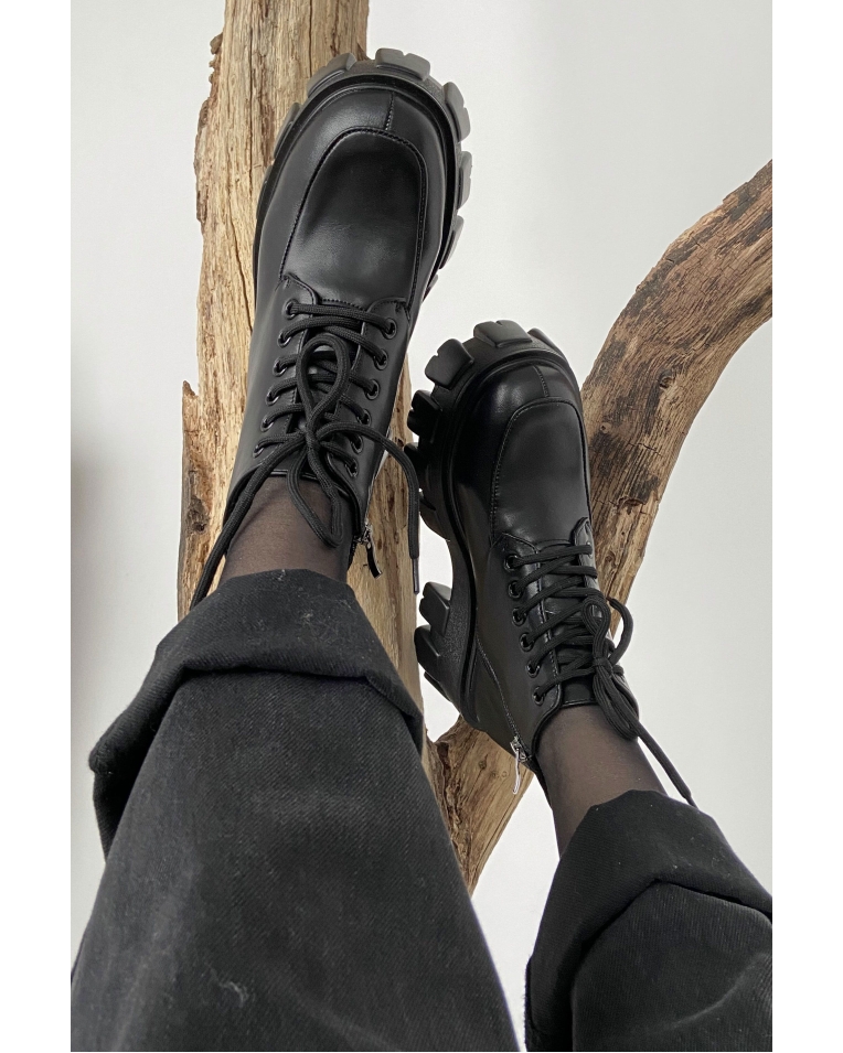 Ботинки кожаные на шнуровке черные